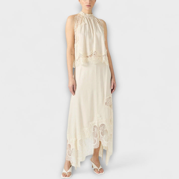 Kaia - Saténová blůza s krajkovým lemem a skládacím výstřihem