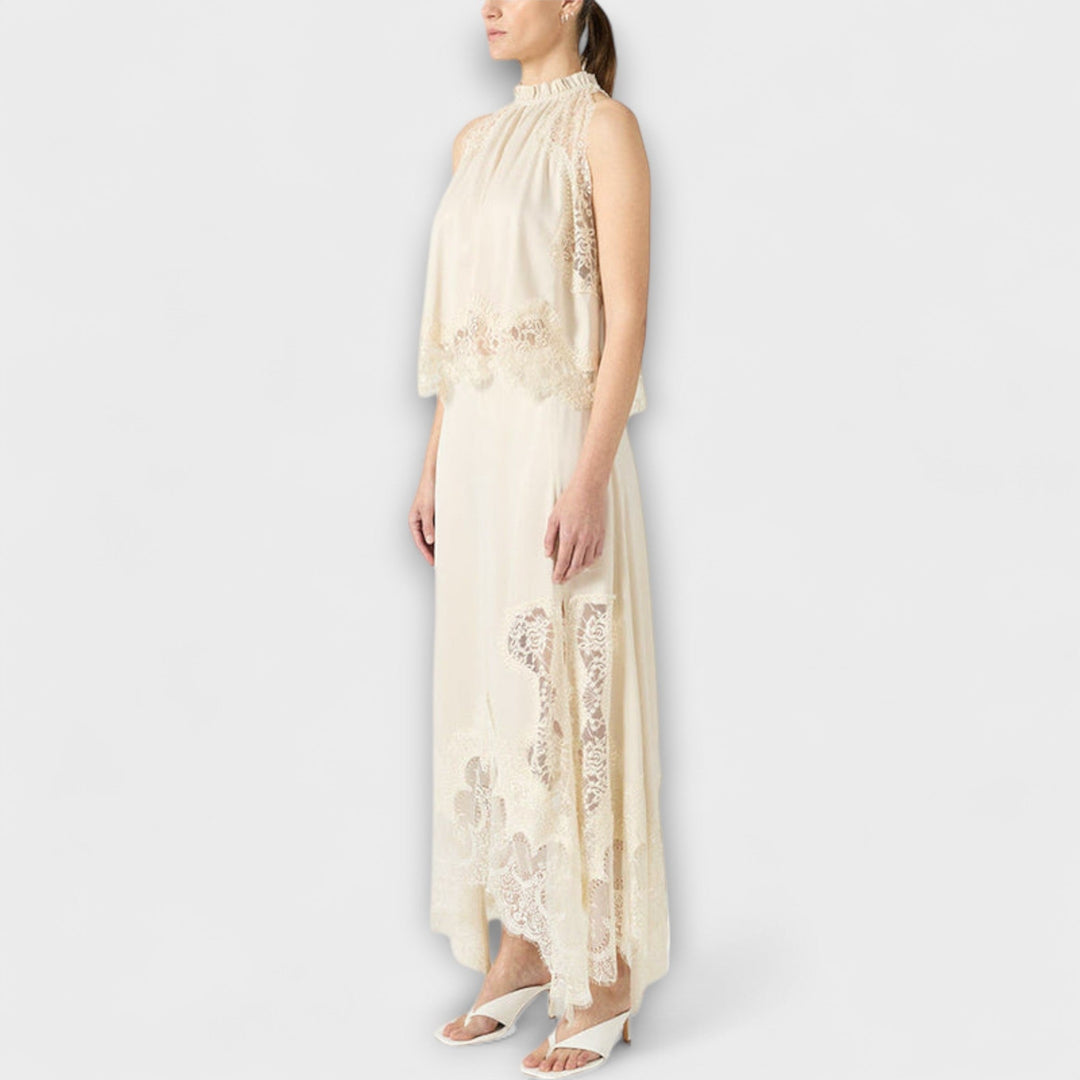 Kaia - Saténová blůza s krajkovým lemem a skládacím výstřihem