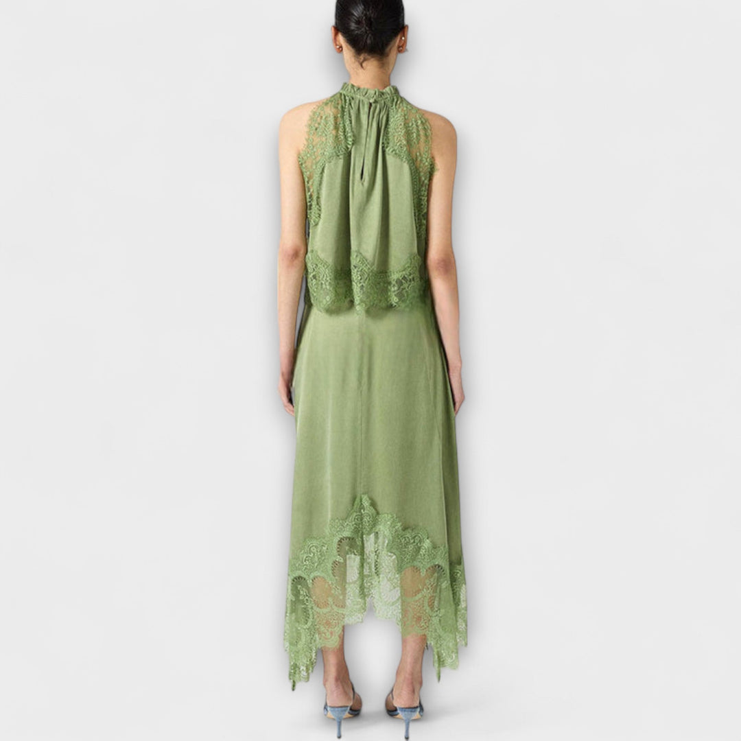 Kaia - Saténová blůza s krajkovým lemem a skládacím výstřihem